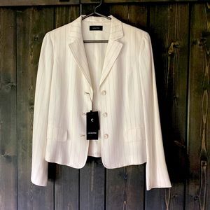 White pin stripe jacket with detail pockets and slightly flared sleeves.